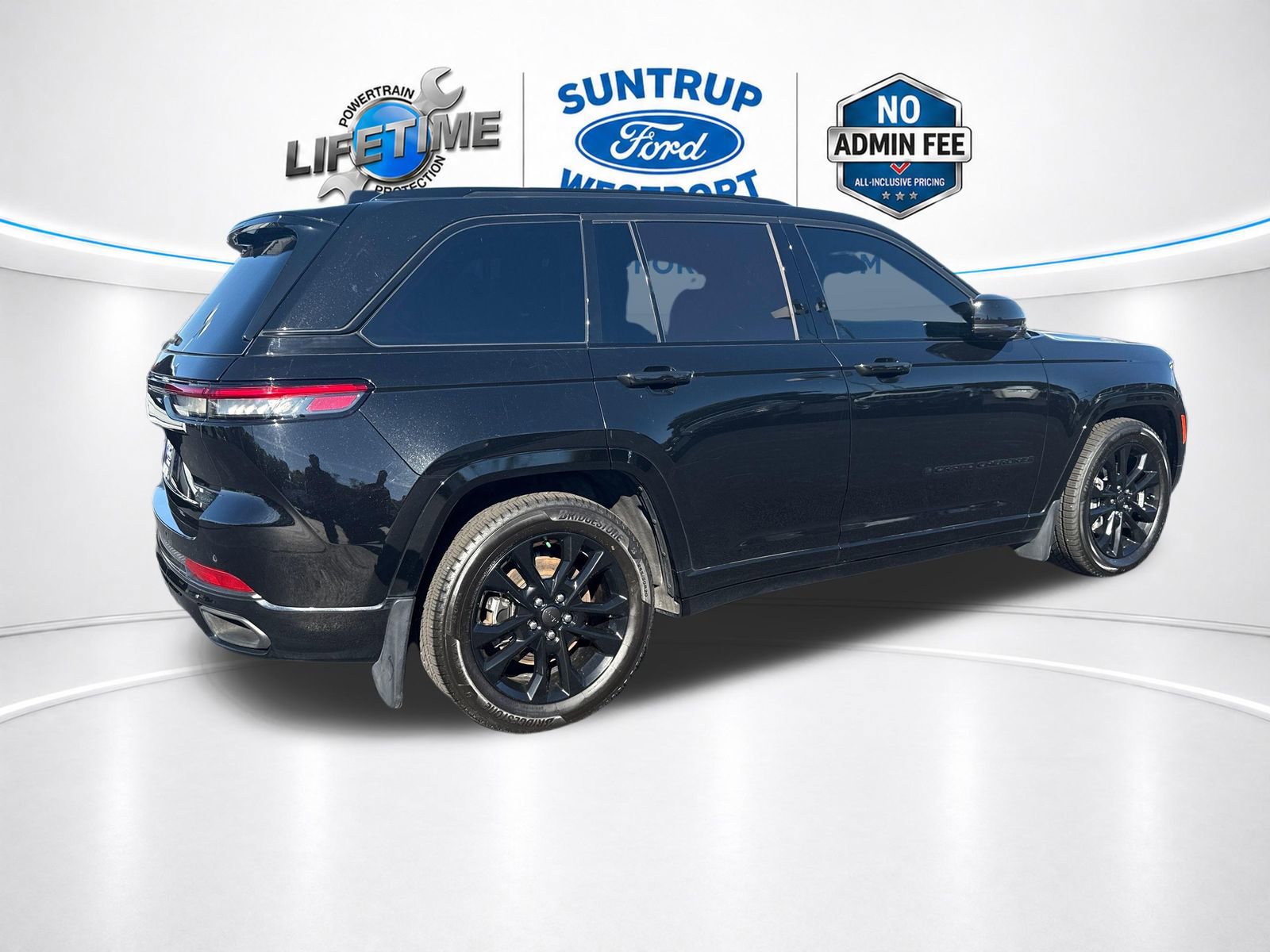 Used 2023 Jeep Grand Cherokee Overland w/ Advanced Protech Group III AWD/4WD image 16