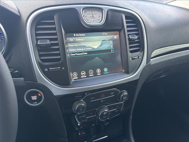 Used 2023 Chrysler 300 Touring w/ Sport Appearance Package image 17