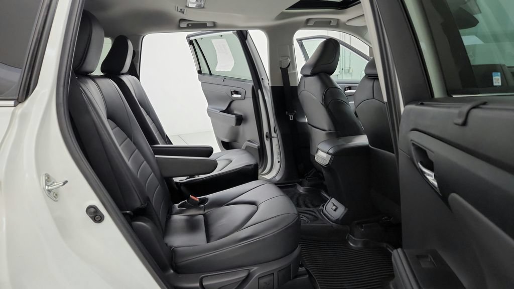 Certified 2024 Toyota Highlander XLE AWD/4WD image 18