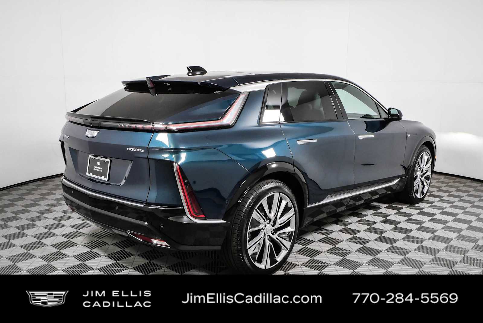 Certified 2025 Cadillac Lyriq Luxury AWD/4WD image 3