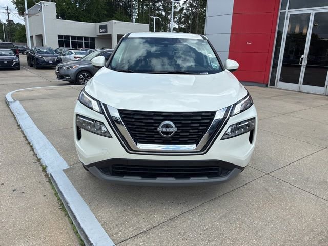 Used 2023 Nissan Rogue SV image 2
