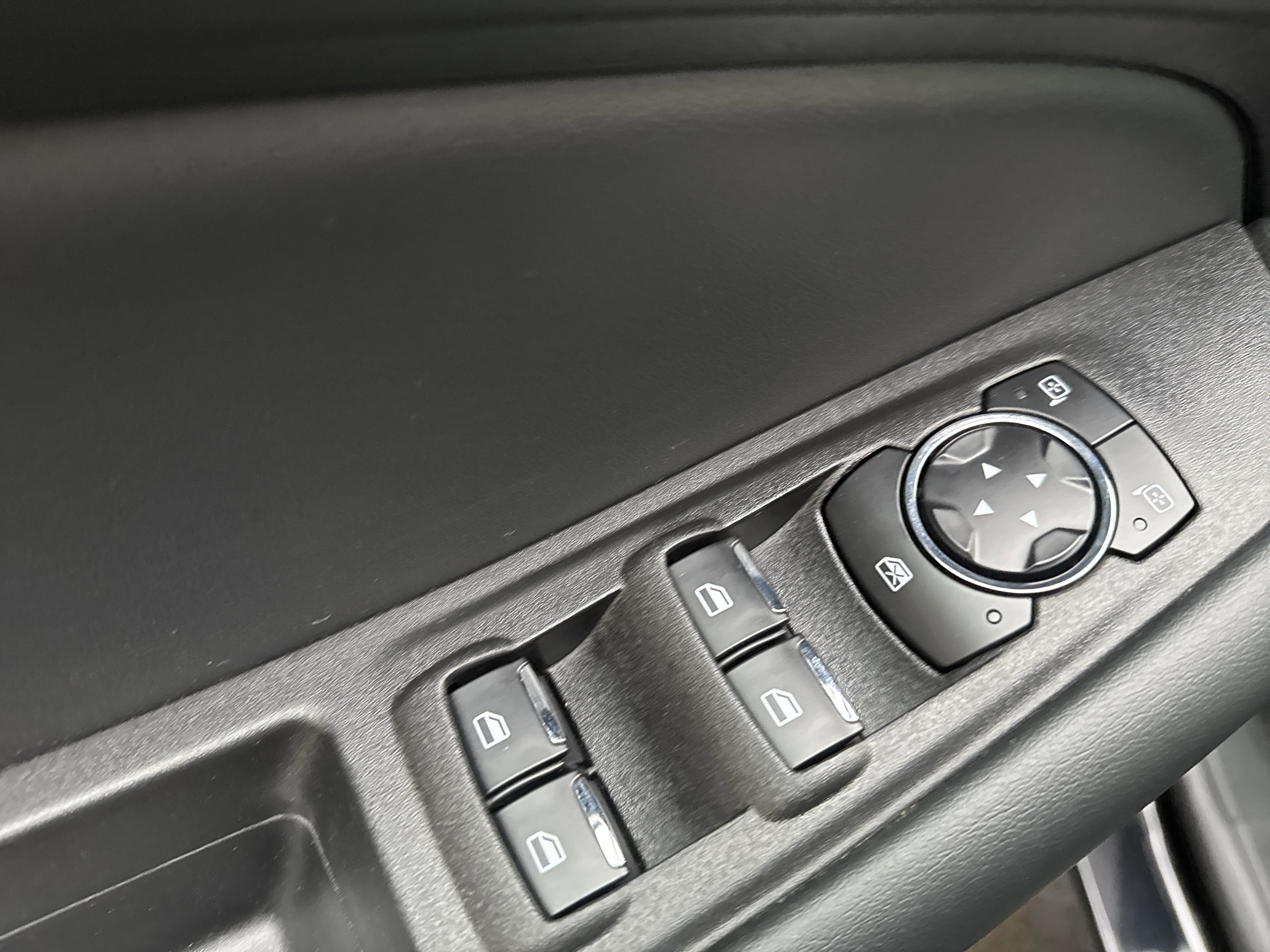 Used 2024 Ford Edge SEL w/ Convenience Package image 10