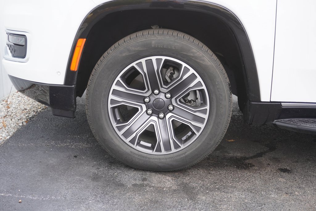 Used 2023 Jeep Wagoneer 4WD w/ Premium Group I image 6