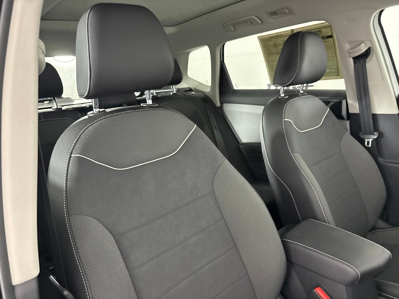 Used 2023 Volkswagen Taos SE w/ Panoramic Sunroof Package AWD/4WD image 30