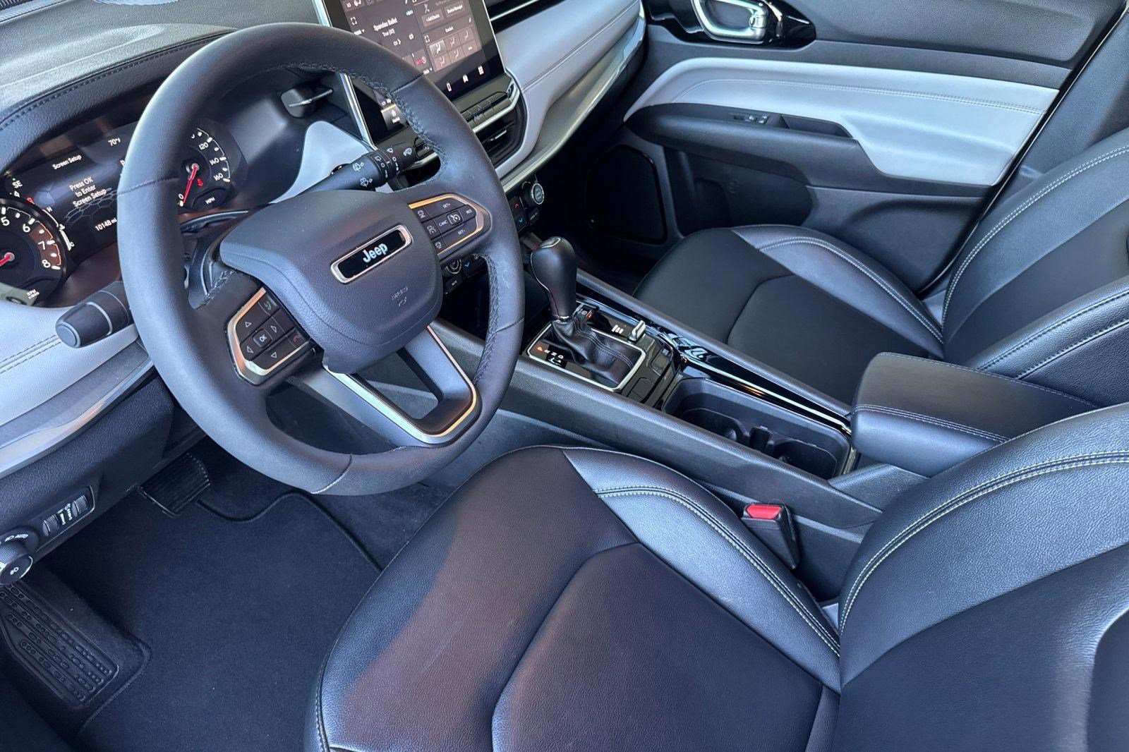 Used 2025 Jeep Compass Limited AWD/4WD image 4