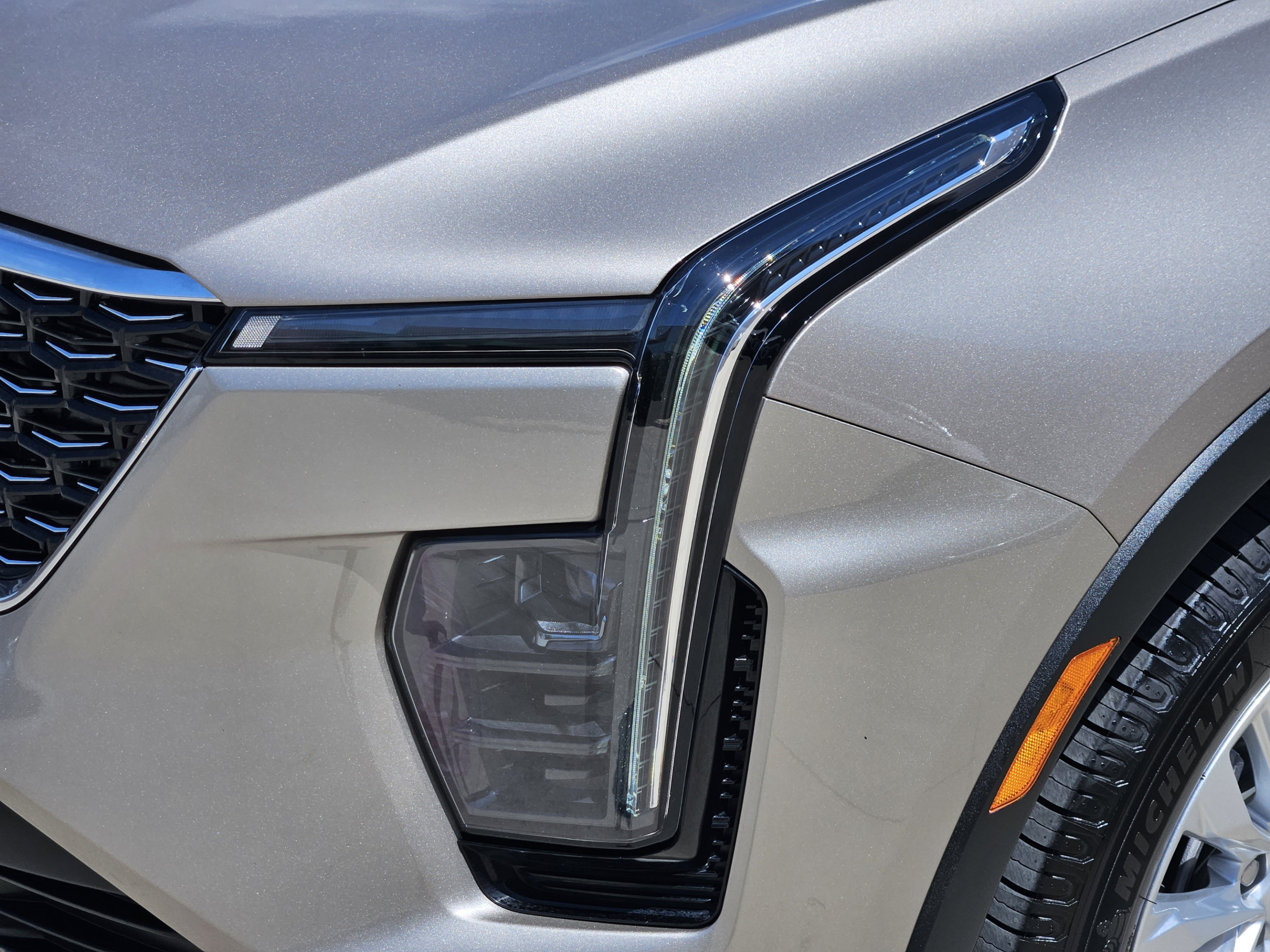Used 2024 Cadillac XT4 Luxury w/ Cold Weather Package FWD image 27