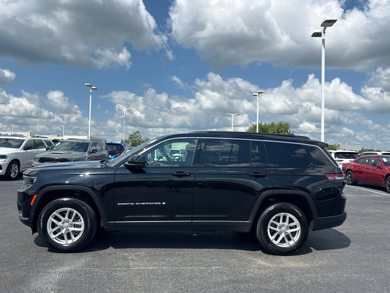 Used 2025 Jeep Grand Cherokee L Laredo AWD/4WD image 7
