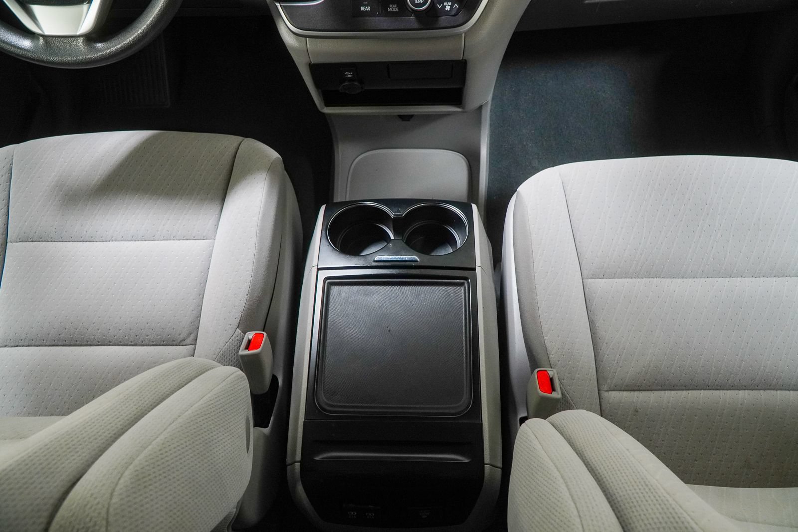 Used 2020 Toyota Sienna LE FWD image 36