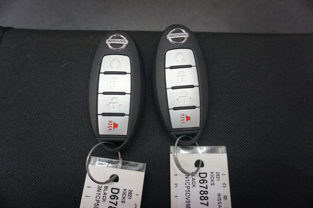 Used 2021 Nissan Kicks SR w/ Interior Electronics Package FWD image 15