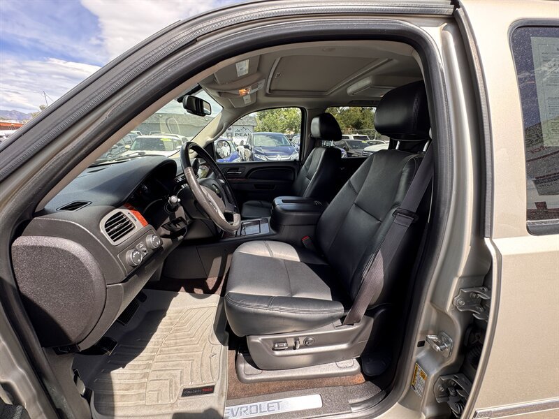 Used 2014 Chevrolet Tahoe LTZ AWD/4WD image 18