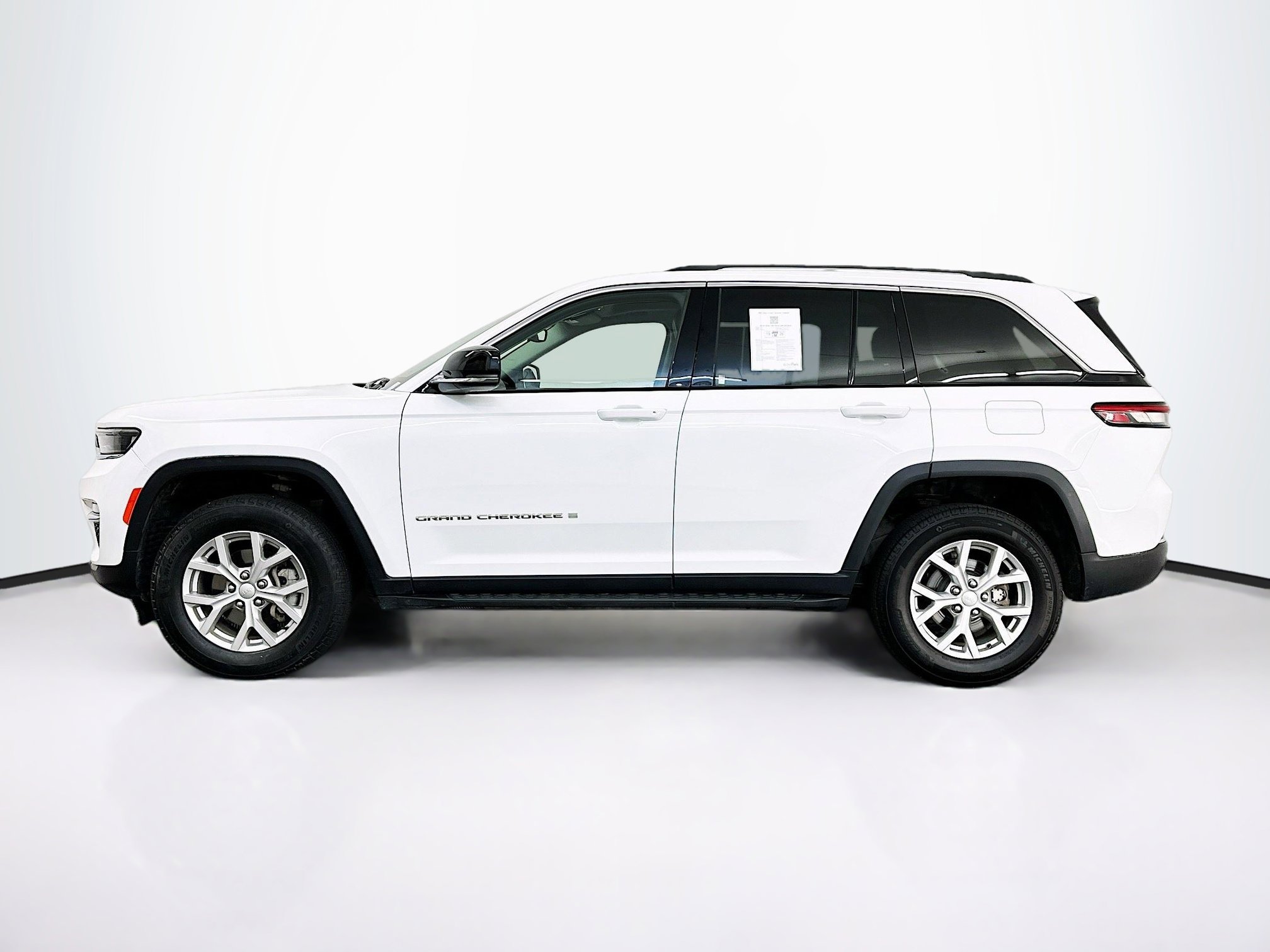 Used 2023 Jeep Grand Cherokee Limited image 4