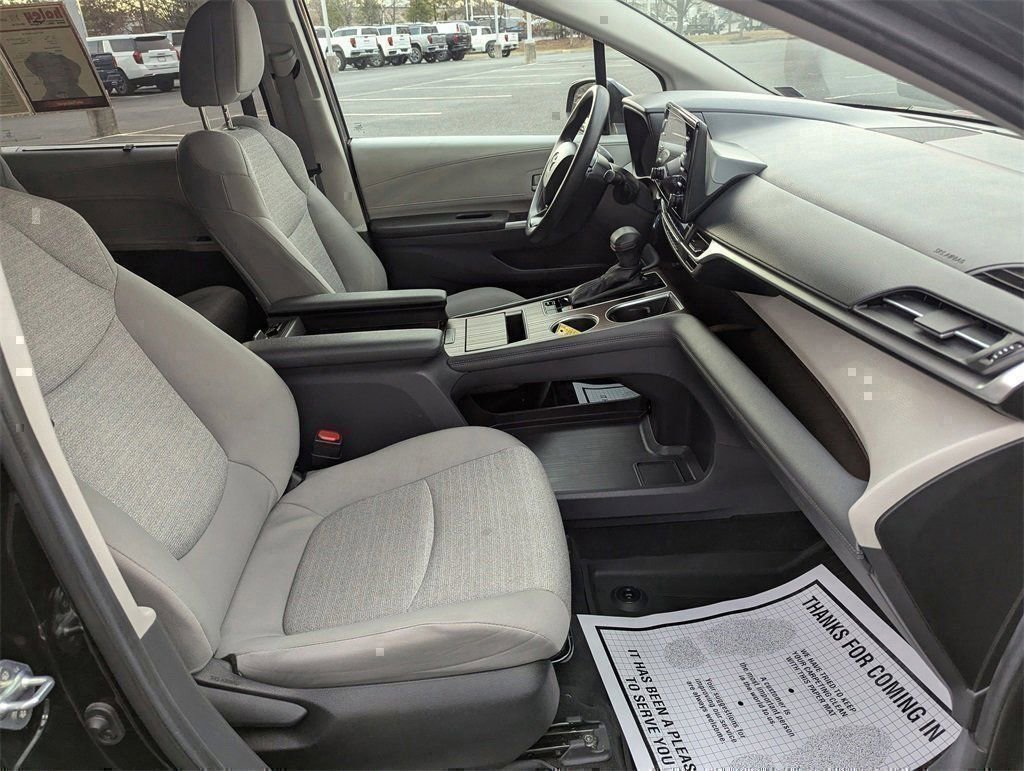 Used 2024 Toyota Sienna LE image 20