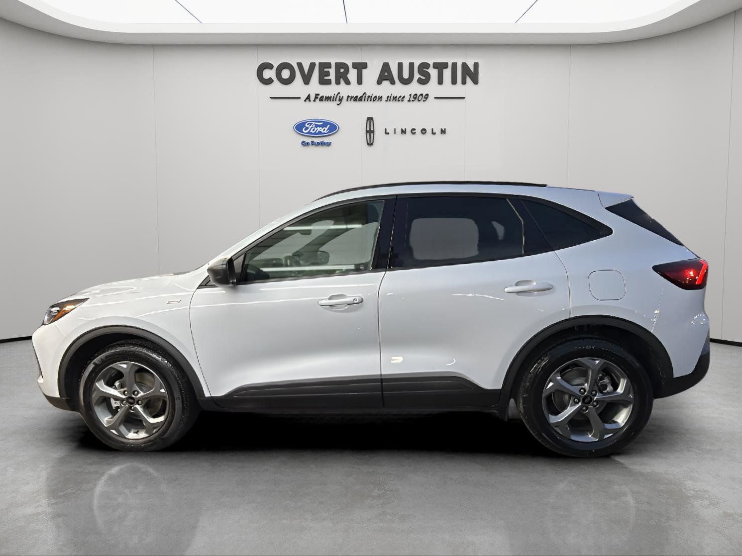 Certified 2025 Ford Escape ST-Line image 2