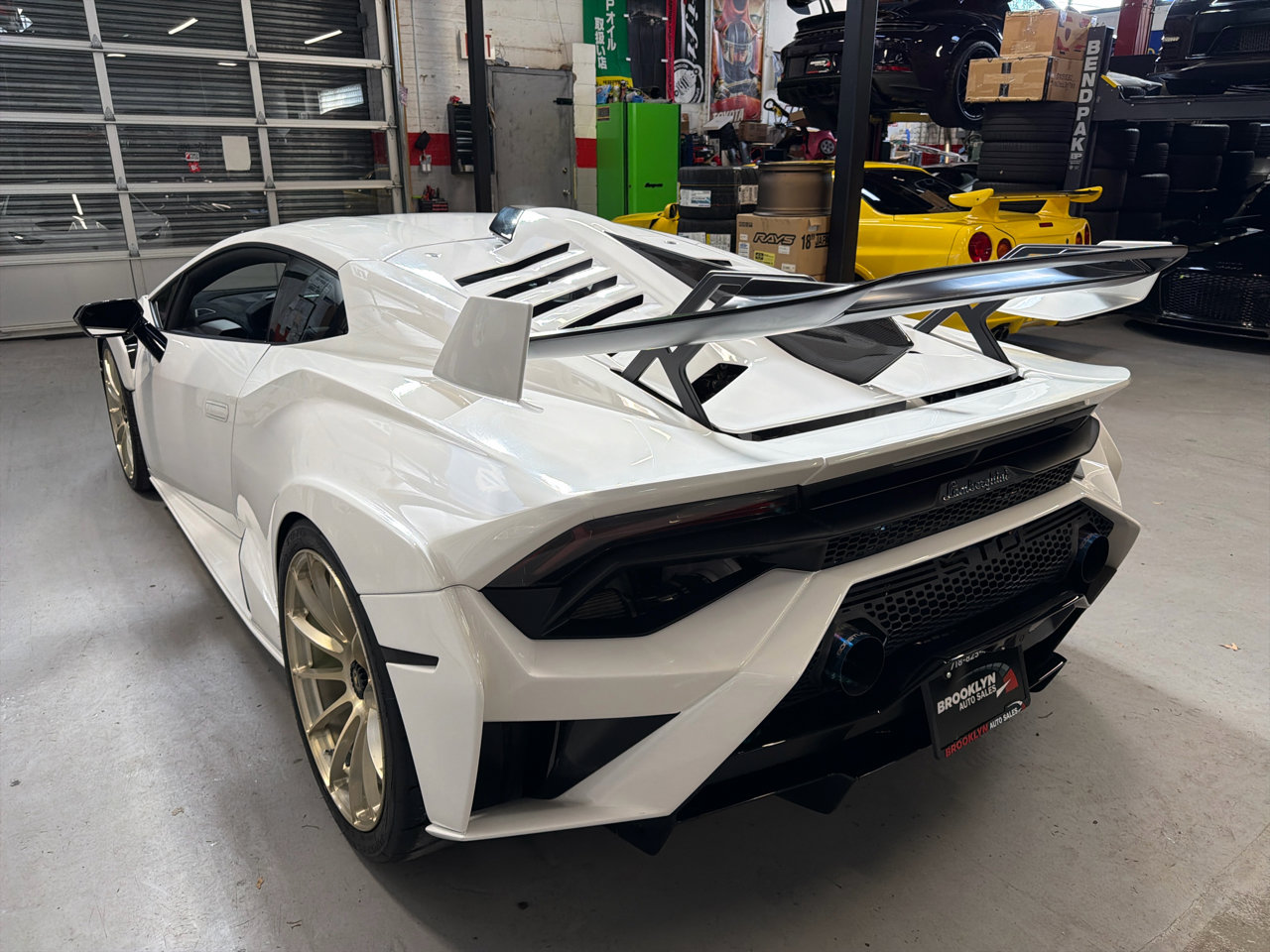 Used 2022 Lamborghini Huracan STO image 7