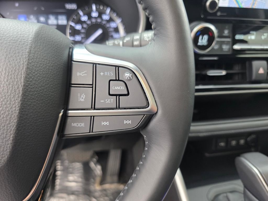 Used 2021 Toyota Highlander XLE FWD image 20