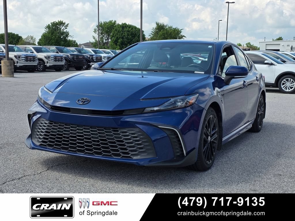 Used 2025 Toyota Camry SE FWD image 3