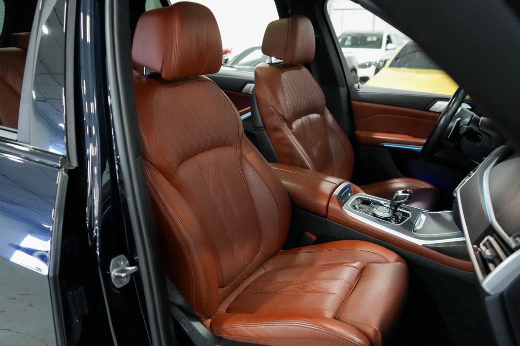 Used 2022 BMW X7 M50i w/ Dynamic Handling Package image 16
