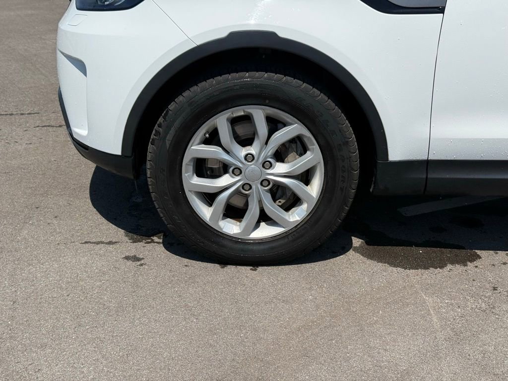 Used 2018 Land Rover Discovery SE image 11