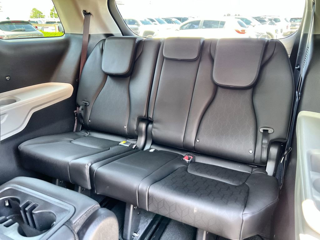 Used 2023 Kia Carnival LX FWD image 22
