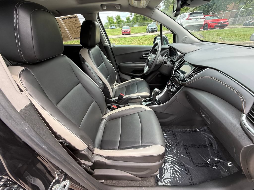 Used 2018 Chevrolet Trax Premier w/ Midnight Edition FWD image 40