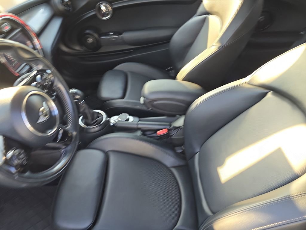 Used 2016 MINI Cooper 2-Door Hardtop image 14