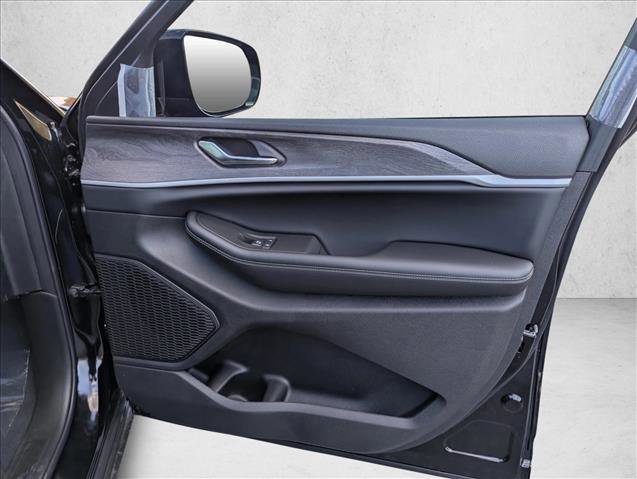 New 2025 Jeep Grand Cherokee Limited w/ Black Appearance Package image 27