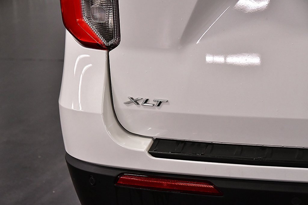 Used 2023 Ford Explorer XLT w/ Equipment Group 202A image 11