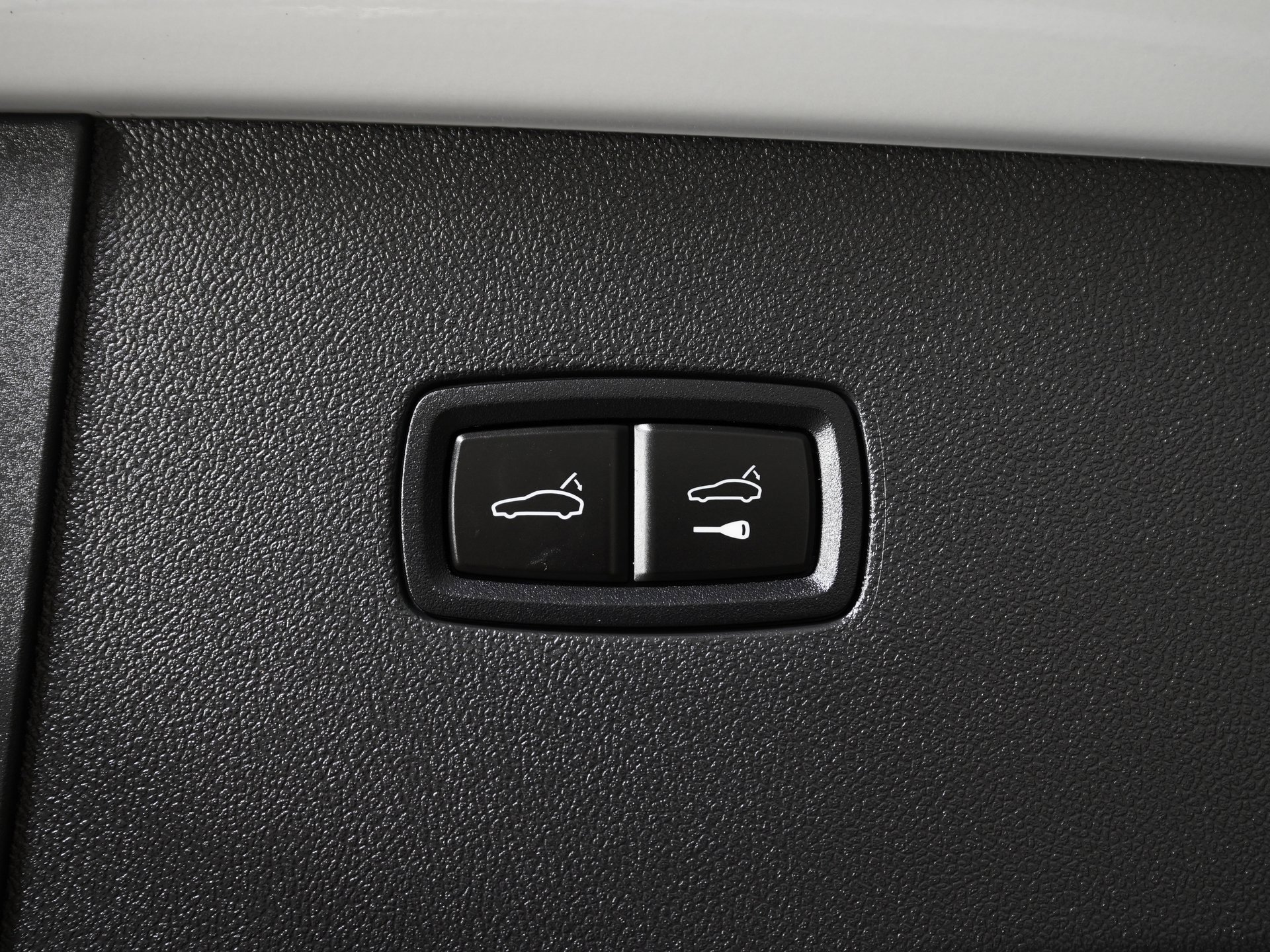 Used 2025 Porsche Cayenne GTS image 12