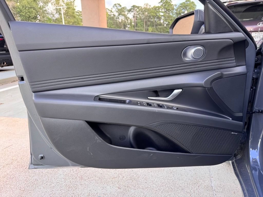 New 2026 Hyundai Elantra Limited FWD image 22