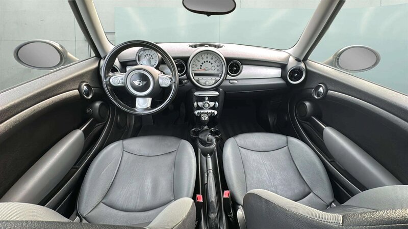 Used 2010 MINI Cooper Hardtop image 17
