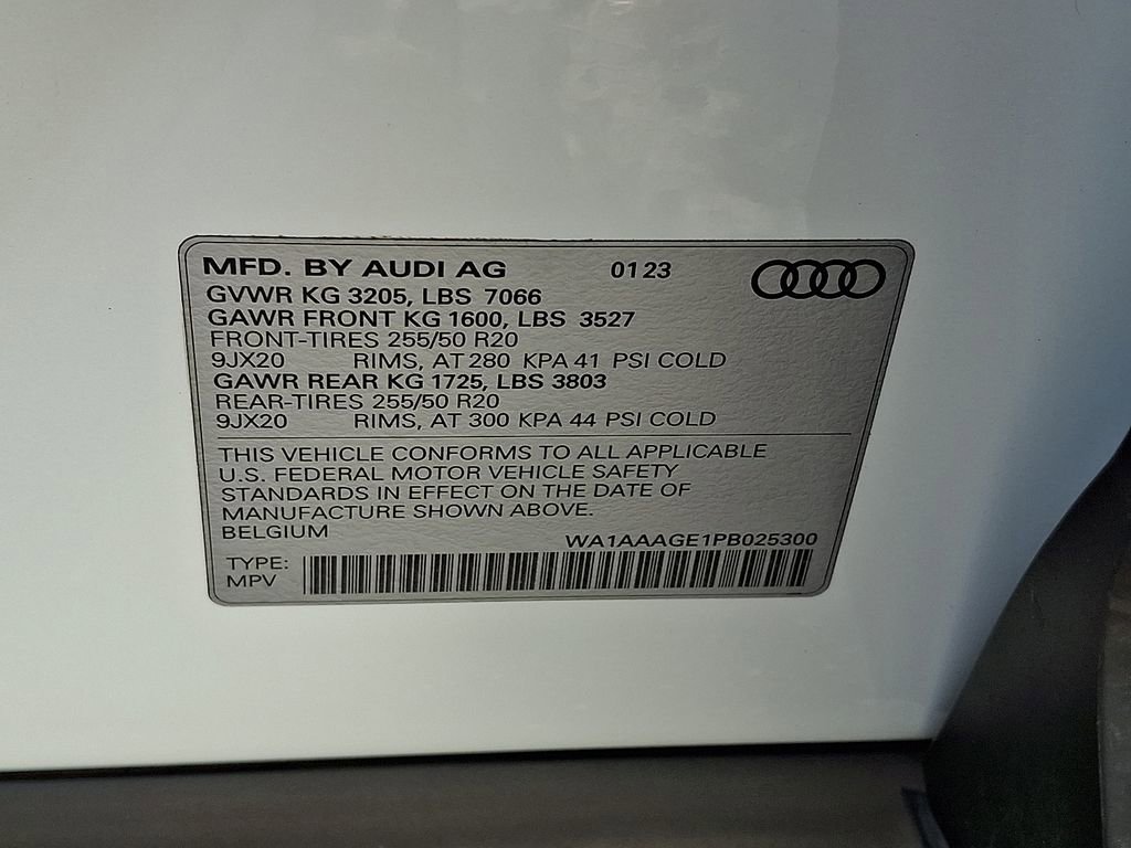 Used 2023 Audi e-tron Premium w/ Convenience Plus Package image 26
