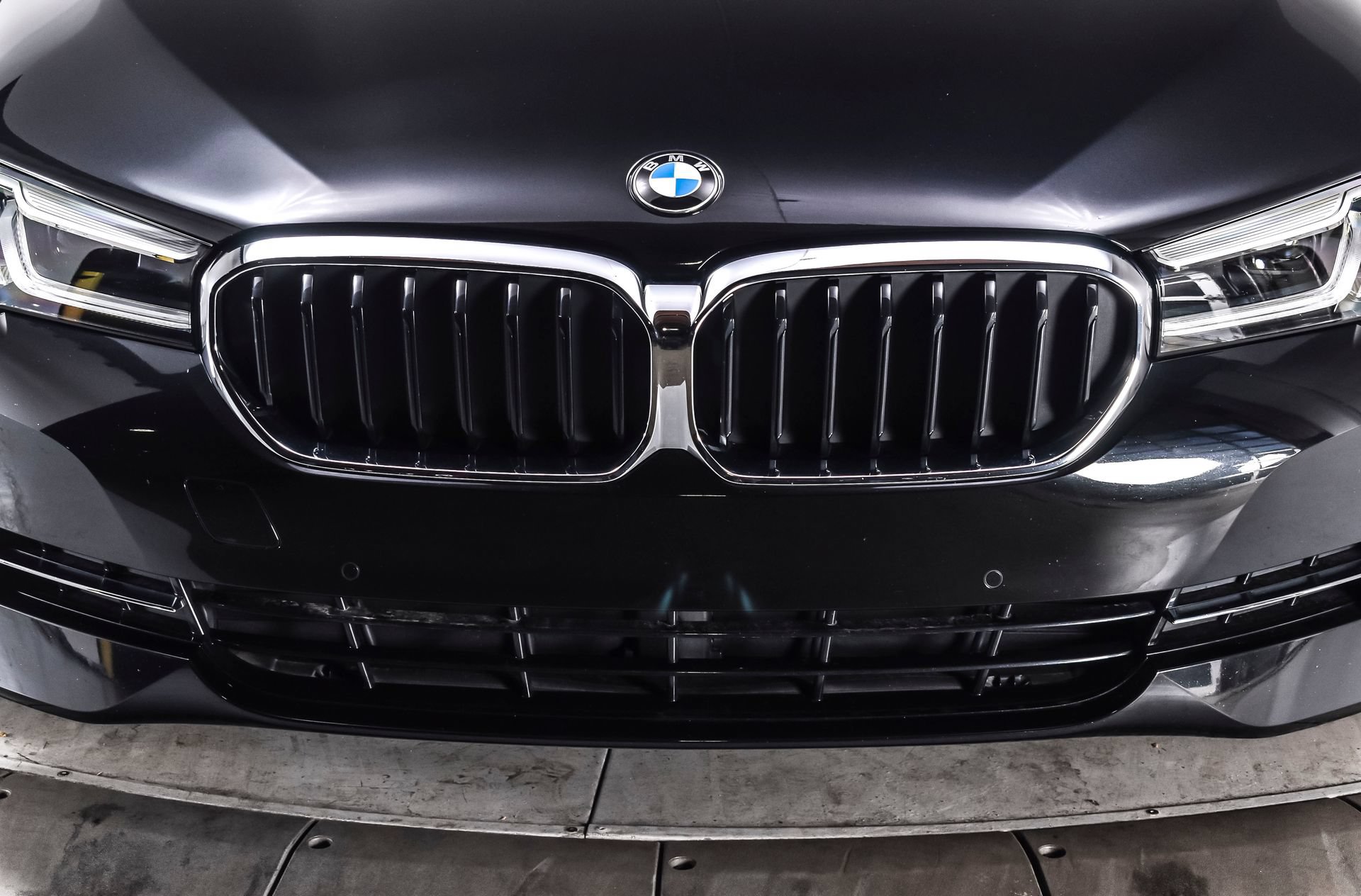 Used 2023 BMW 530i xDrive w/ Premium Package AWD/4WD image 9