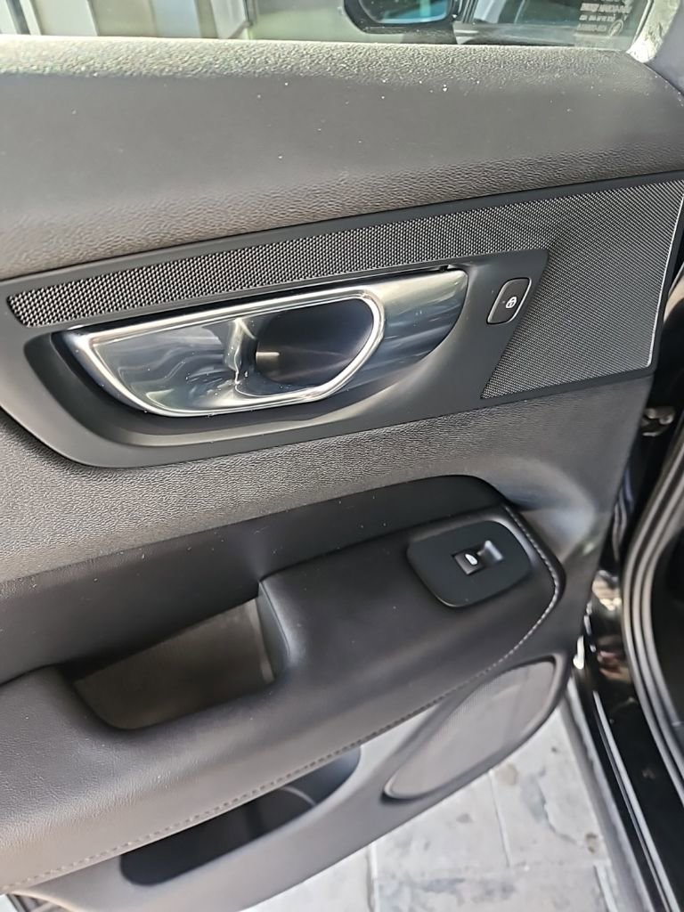 Used 2023 Volvo XC60 B5 Plus FWD image 21