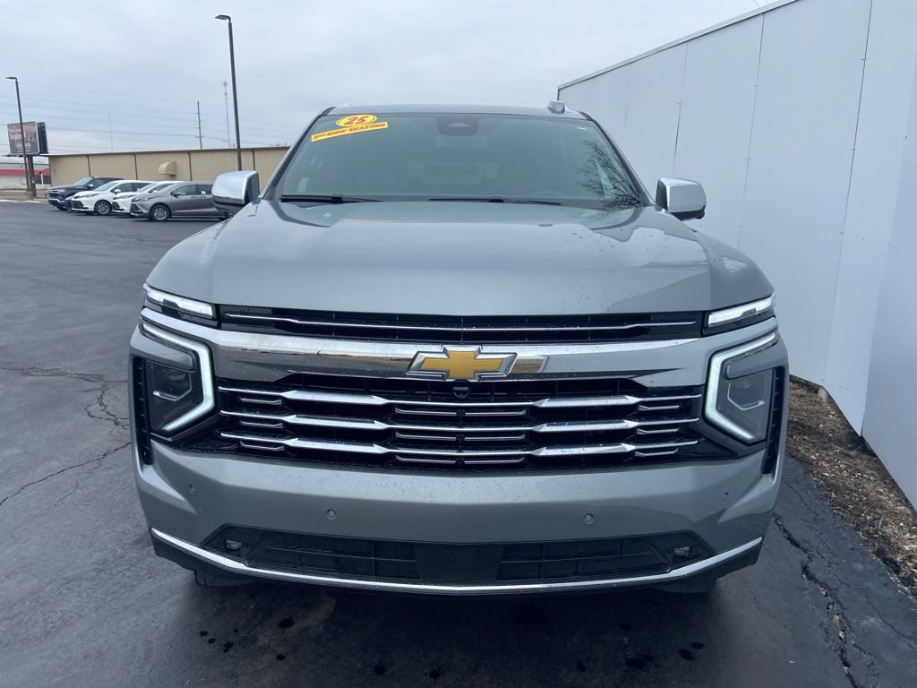Used 2025 Chevrolet Suburban Premier AWD/4WD image 11