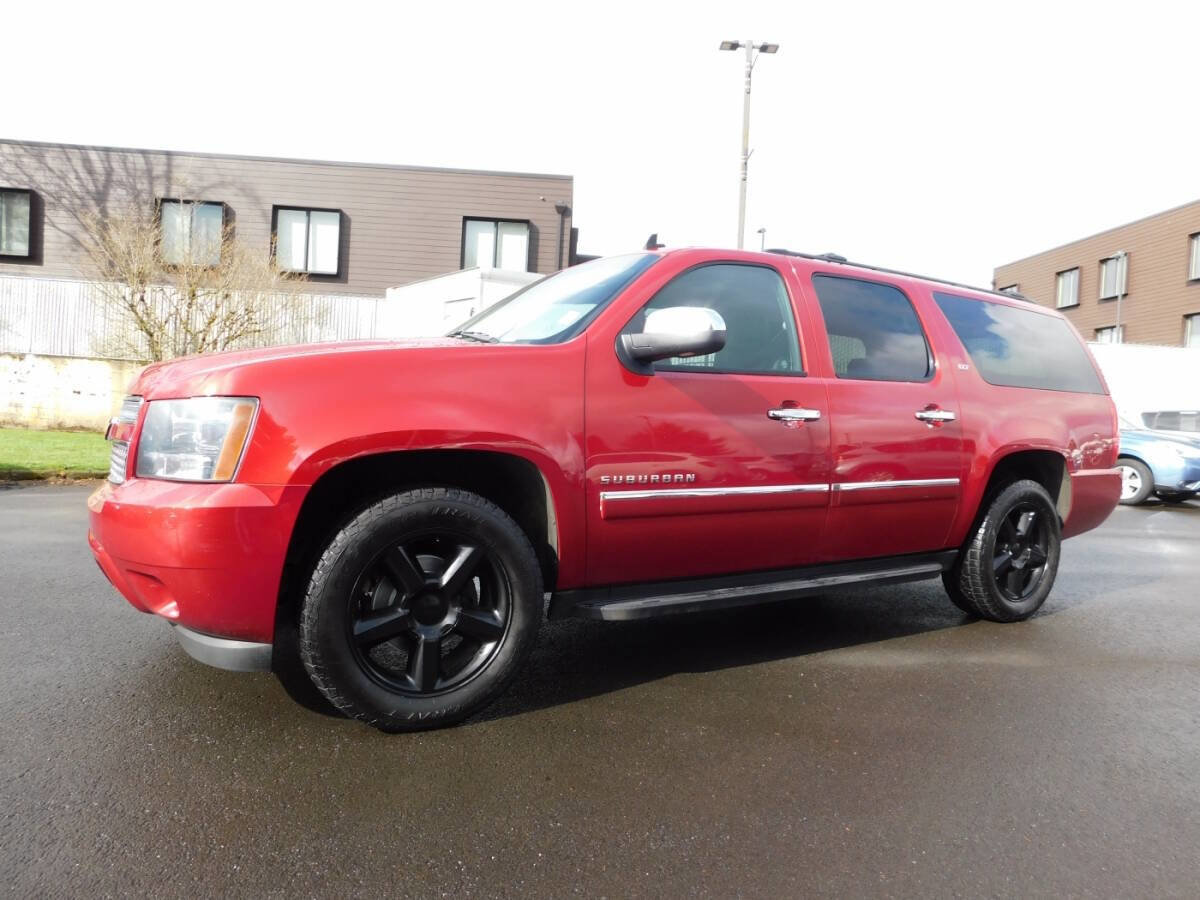 Used 2014 Chevrolet Suburban LTZ image 4