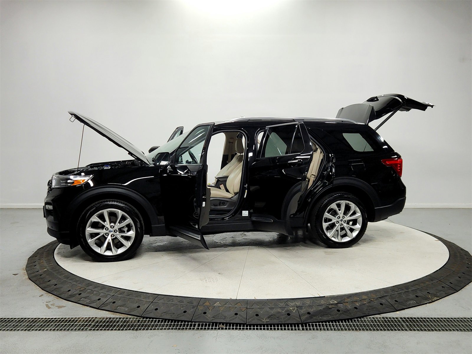 Used 2023 Ford Explorer Platinum w/ Technology Package image 12