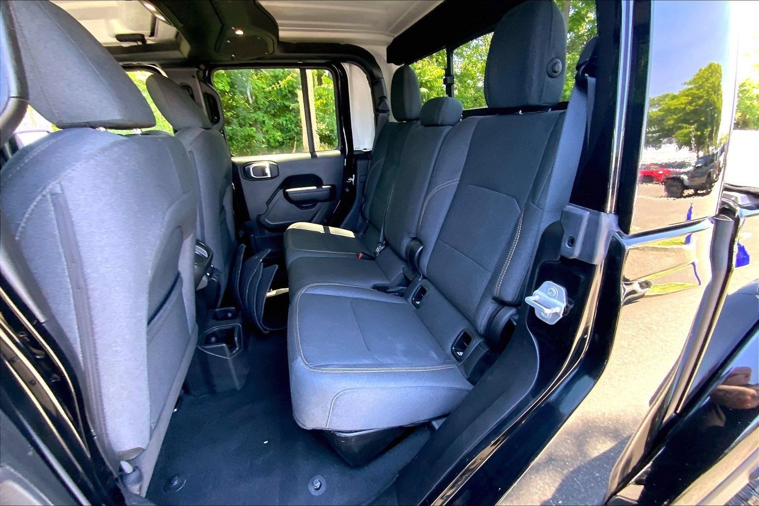 Certified 2024 Jeep Gladiator Sport AWD/4WD image 15