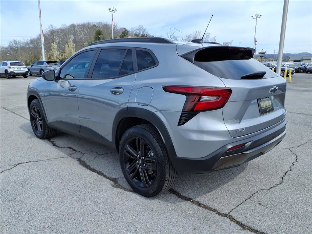 Used 2025 Chevrolet Trax ACTIV w/ Sunroof Package image 3