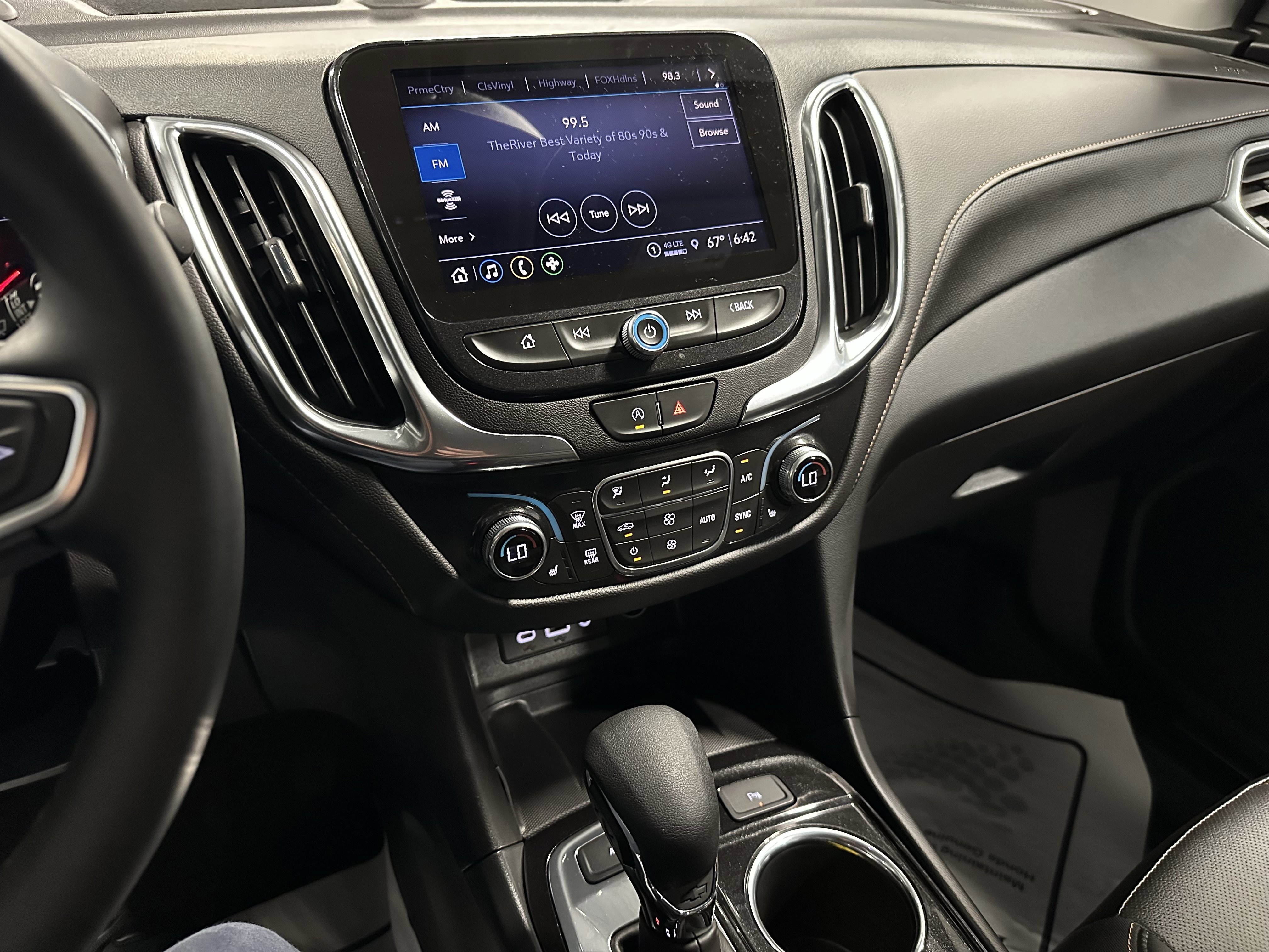 Used 2024 Chevrolet Equinox Premier image 12