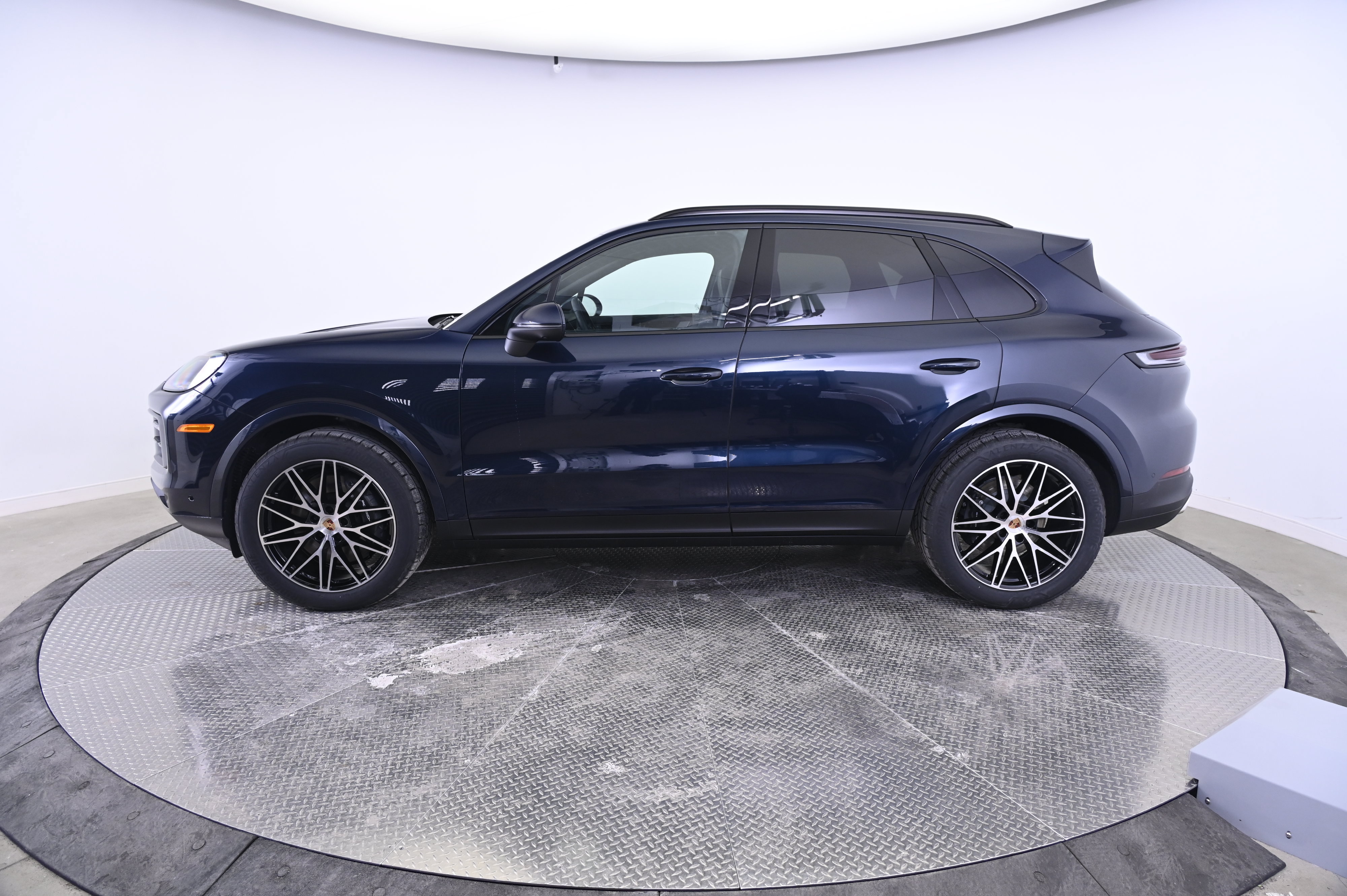 Certified 2026 Porsche Cayenne AWD/4WD image 2