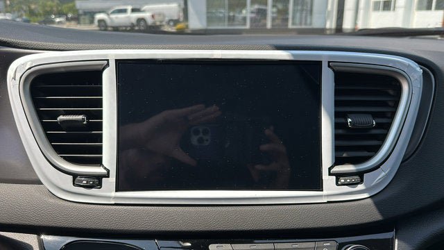 Used 2026 Chrysler Voyager LX FWD image 13