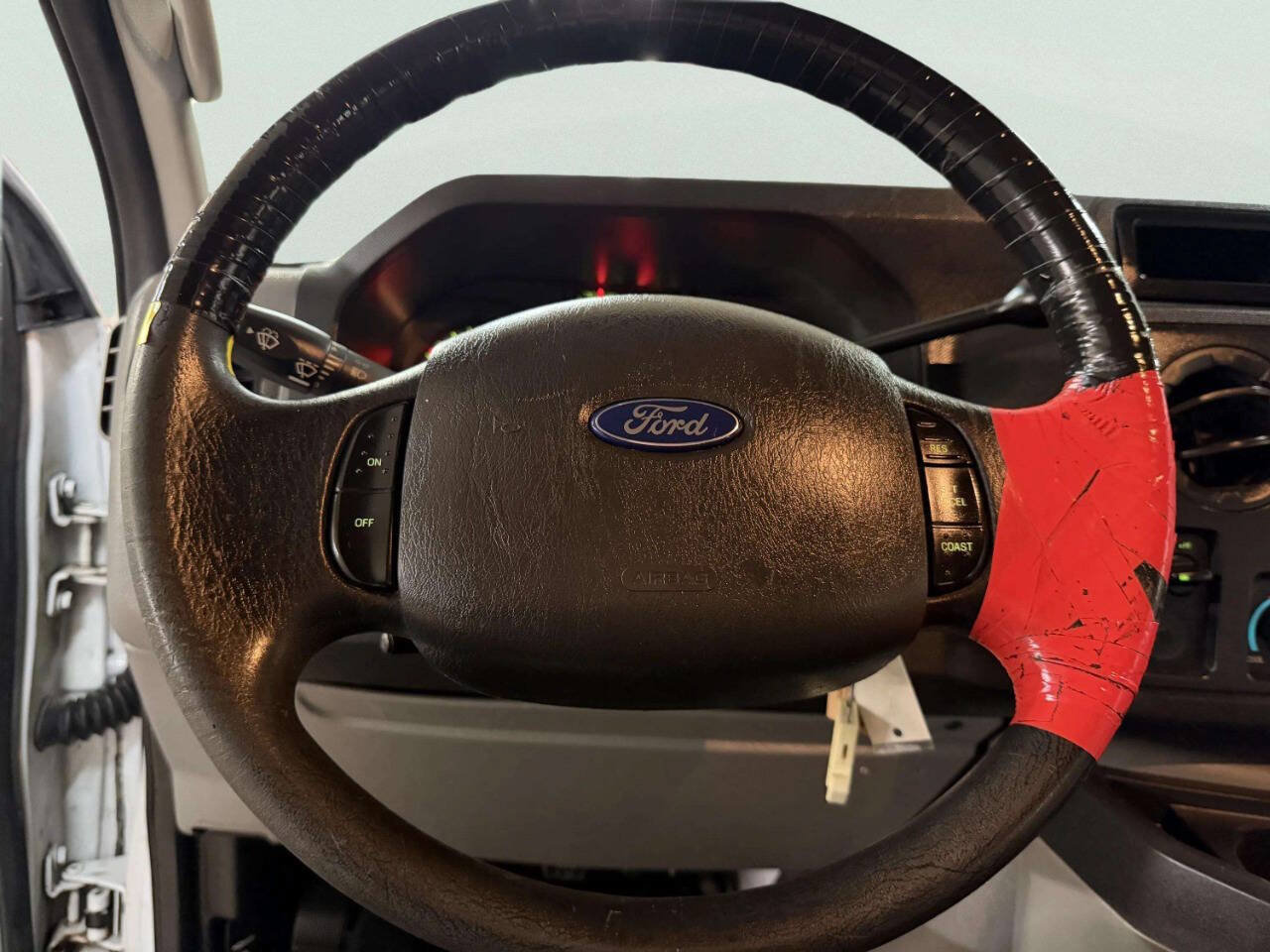 Used 2010 Ford E-350 and Econoline 350 Extended Super Duty RWD image 28