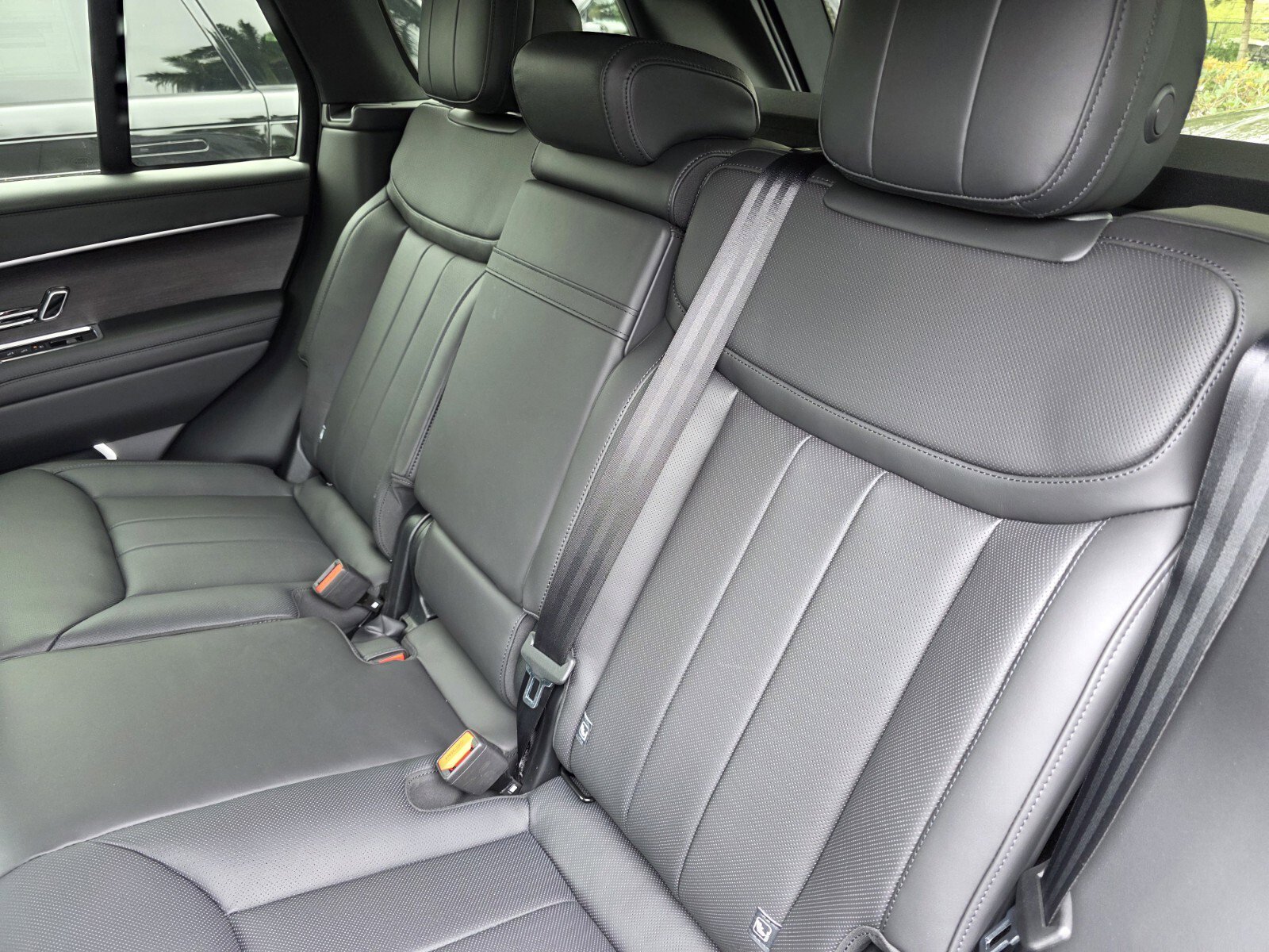 New 2026 Land Rover Range Rover SE image 12