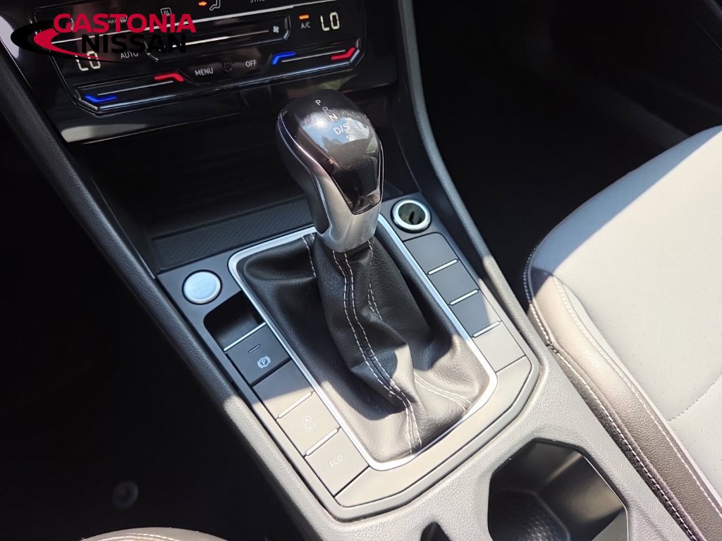 Used 2025 Volkswagen Jetta SE FWD image 30