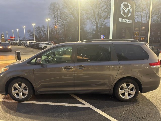 Used 2014 Toyota Sienna LE image 26