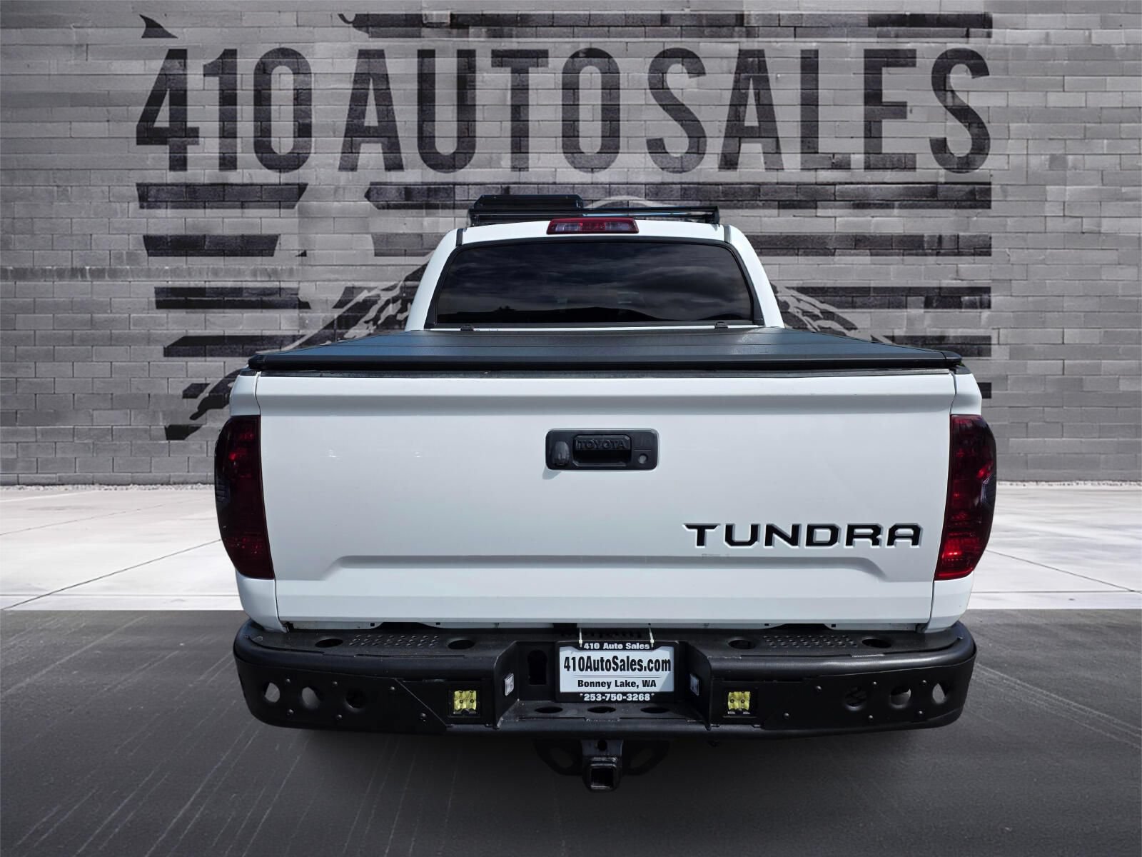 Used 2018 Toyota Tundra Limited w/ Limited Premium Package AWD/4WD image 4