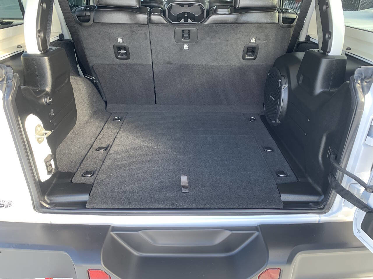 Used 2023 Jeep Wrangler Unlimited Rubicon w/ Dual Top Group image 23