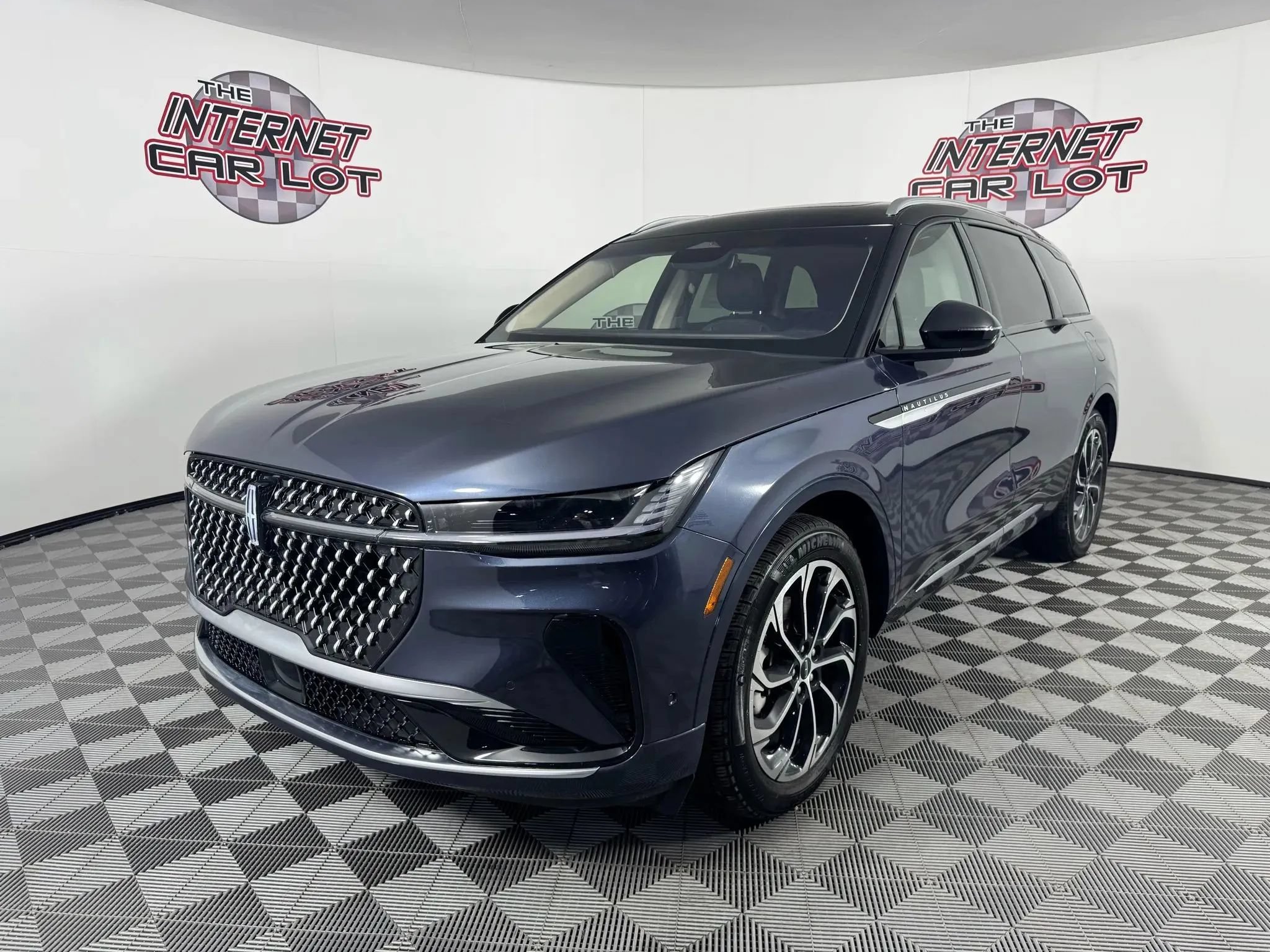 Used 2024 Lincoln Nautilus Reserve w/ Equipment Group 202A AWD/4WD image 3