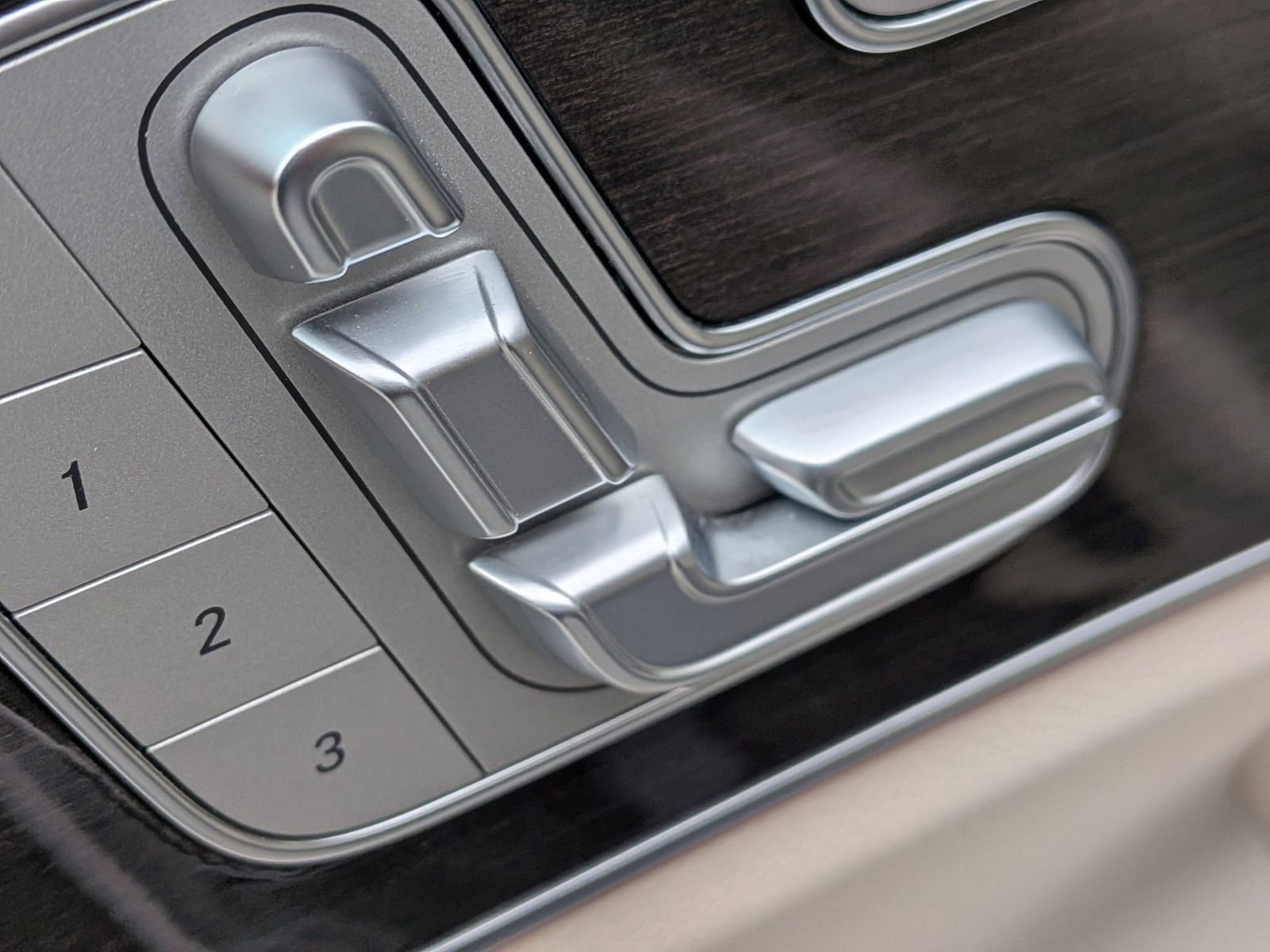 Used 2020 Mercedes-Benz GLS 450 4MATIC image 22