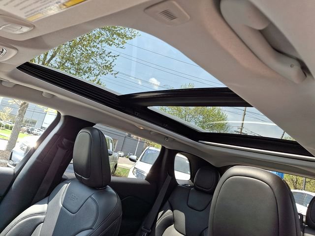 Used 2019 Jeep Cherokee Limited AWD/4WD image 14